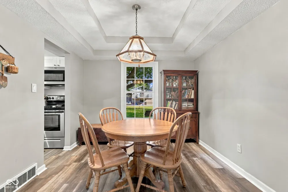 8330 Dove Court Indianapolis, IN 46256