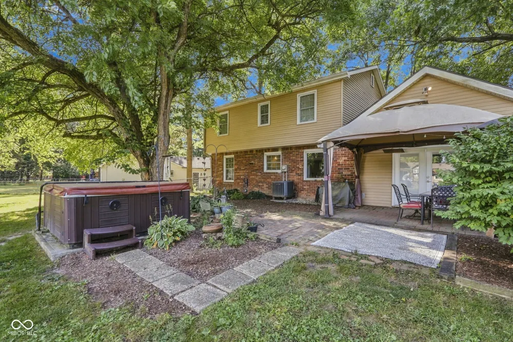 8330 Dove Court Indianapolis, IN 46256