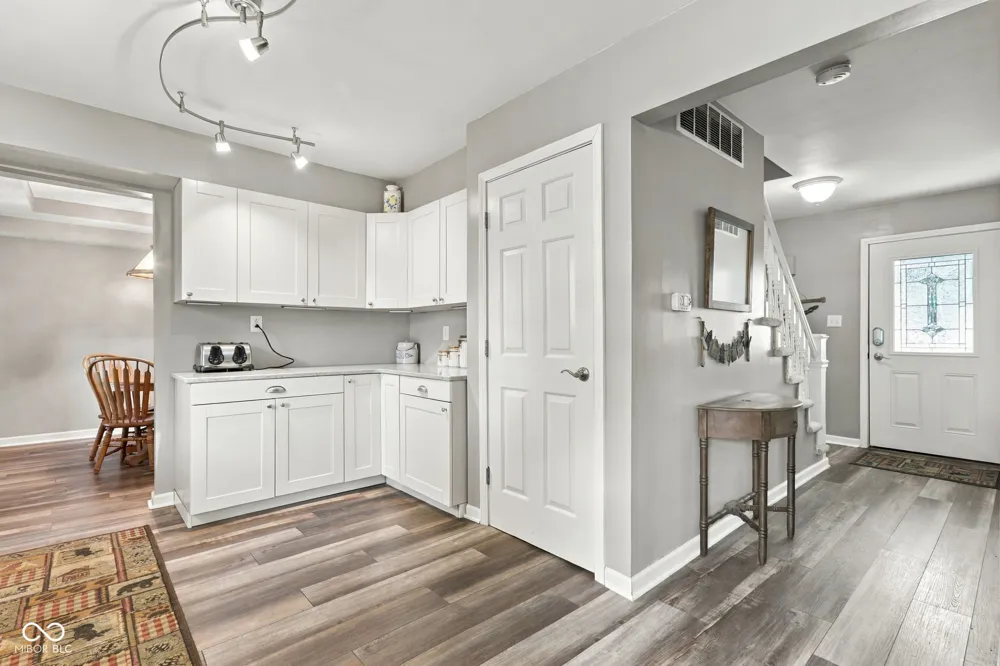 8330 Dove Court Indianapolis, IN 46256