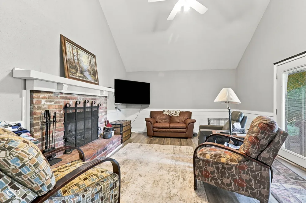 8330 Dove Court Indianapolis, IN 46256