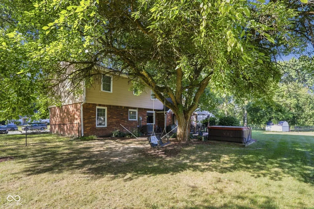 8330 Dove Court Indianapolis, IN 46256