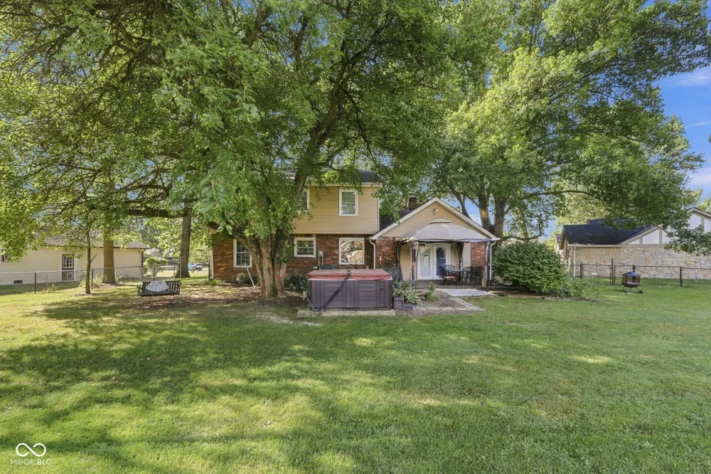 8330 Dove Court Indianapolis, IN 46256