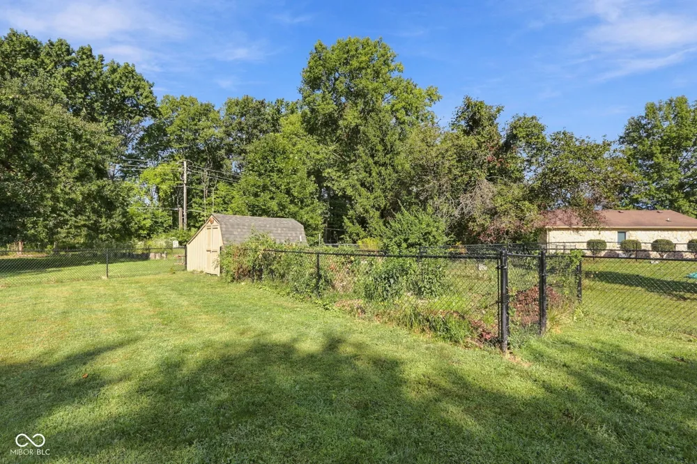 8330 Dove Court Indianapolis, IN 46256