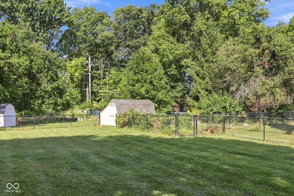 8330 Dove Court Indianapolis, IN 46256