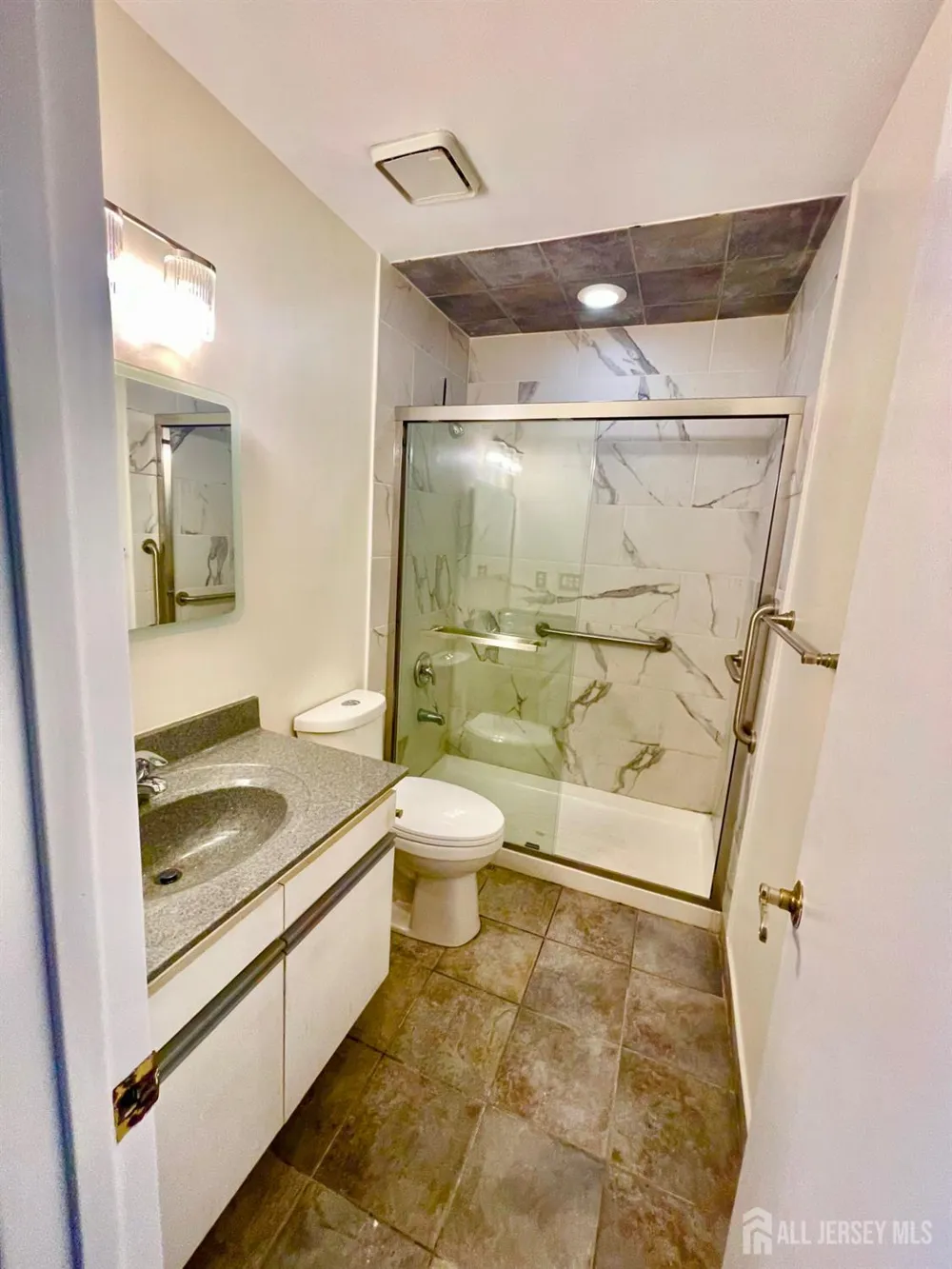 9 Lawry Court East Brunswick, NJ 08816