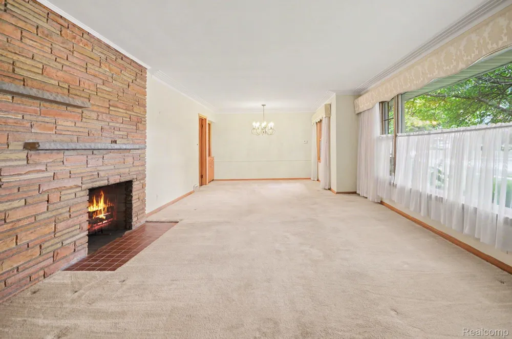 19925 E William Court Grosse Pointe Woods City, MI 48236