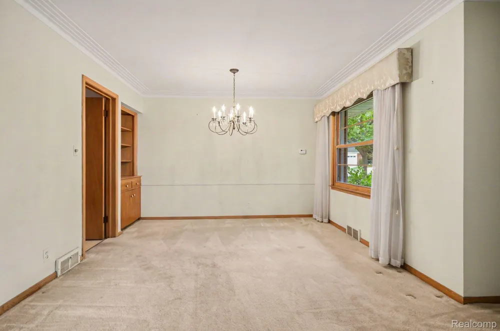 19925 E William Court Grosse Pointe Woods City, MI 48236