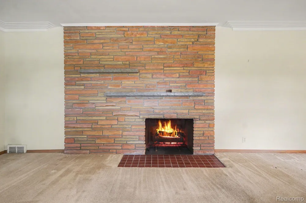 19925 E William Court Grosse Pointe Woods City, MI 48236