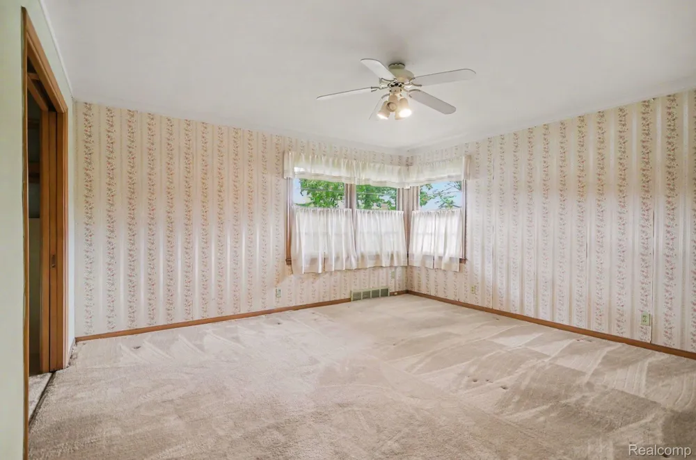 19925 E William Court Grosse Pointe Woods City, MI 48236