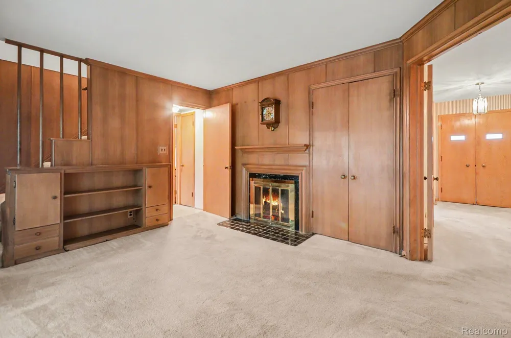 19925 E William Court Grosse Pointe Woods City, MI 48236