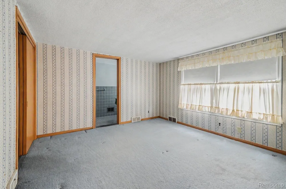 19925 E William Court Grosse Pointe Woods City, MI 48236