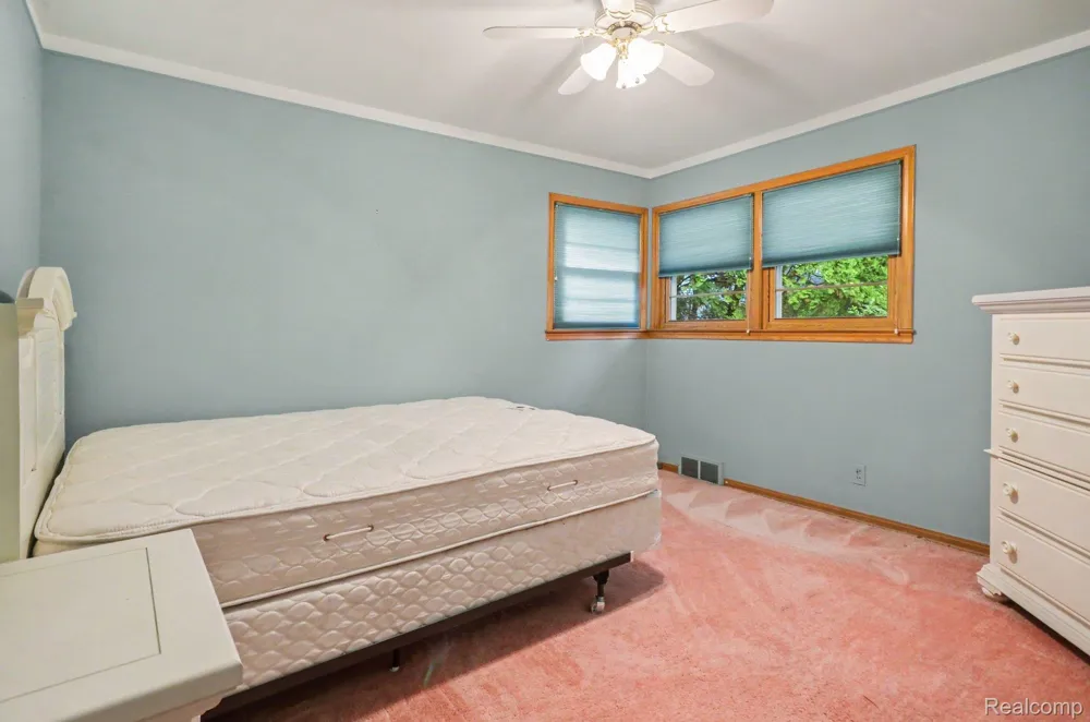 19925 E William Court Grosse Pointe Woods City, MI 48236