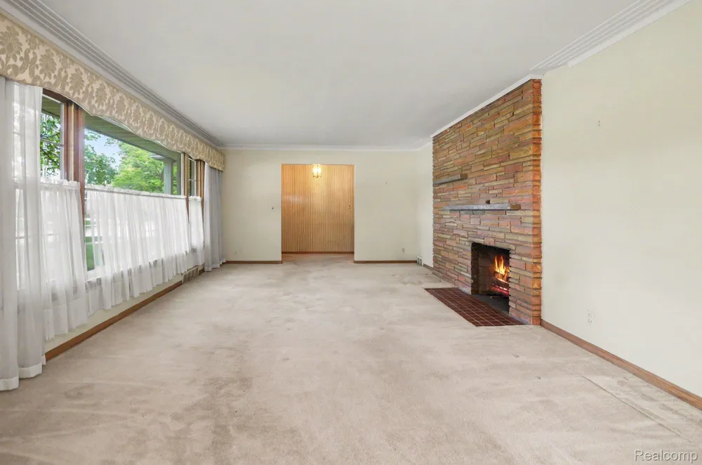 19925 E William Court Grosse Pointe Woods City, MI 48236
