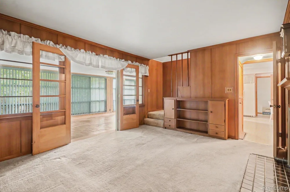 19925 E William Court Grosse Pointe Woods City, MI 48236