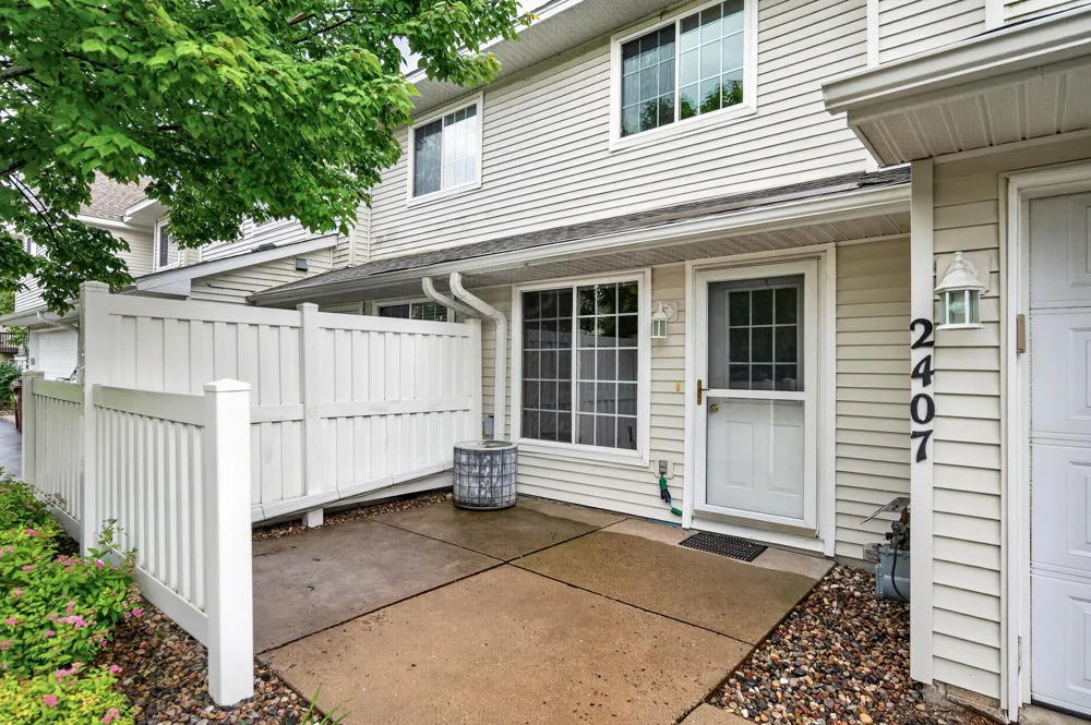 2407 Harvest Way Chanhassen, MN 55317