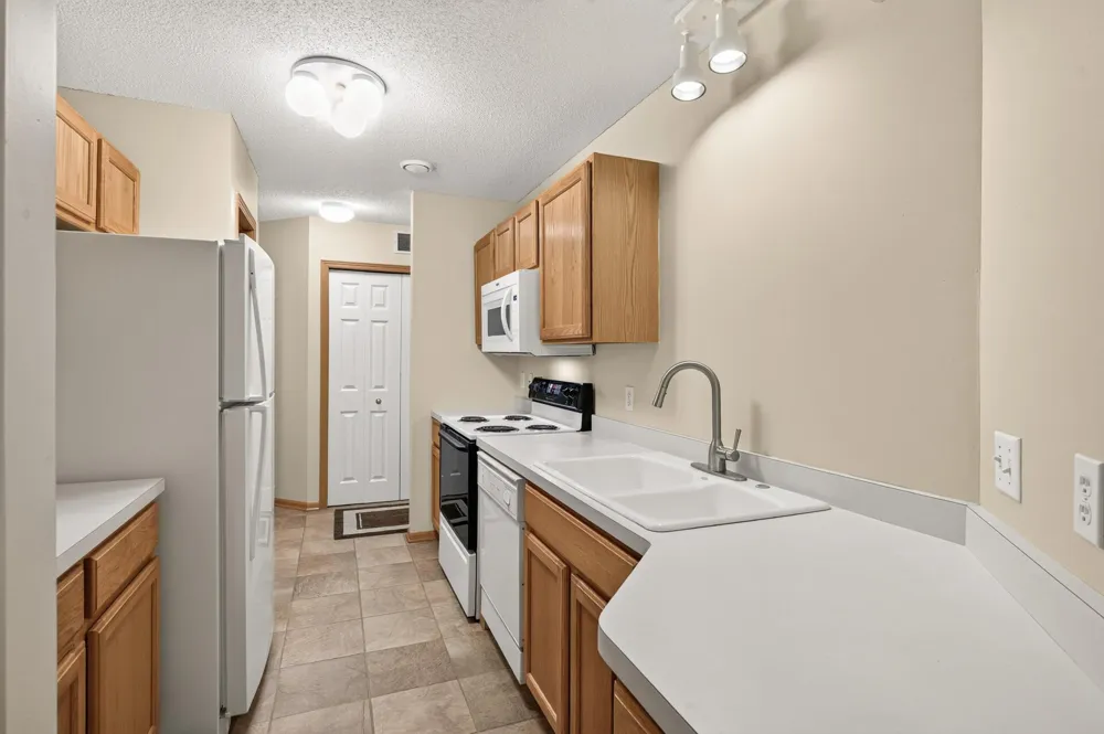 2407 Harvest Way Chanhassen, MN 55317