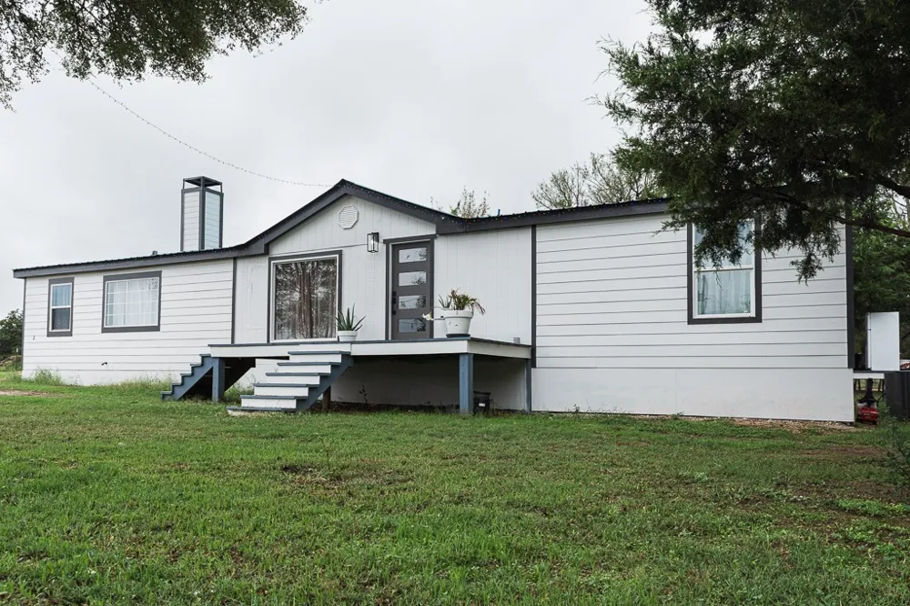 1185 Fm 812 Cedar Creek, TX 78612