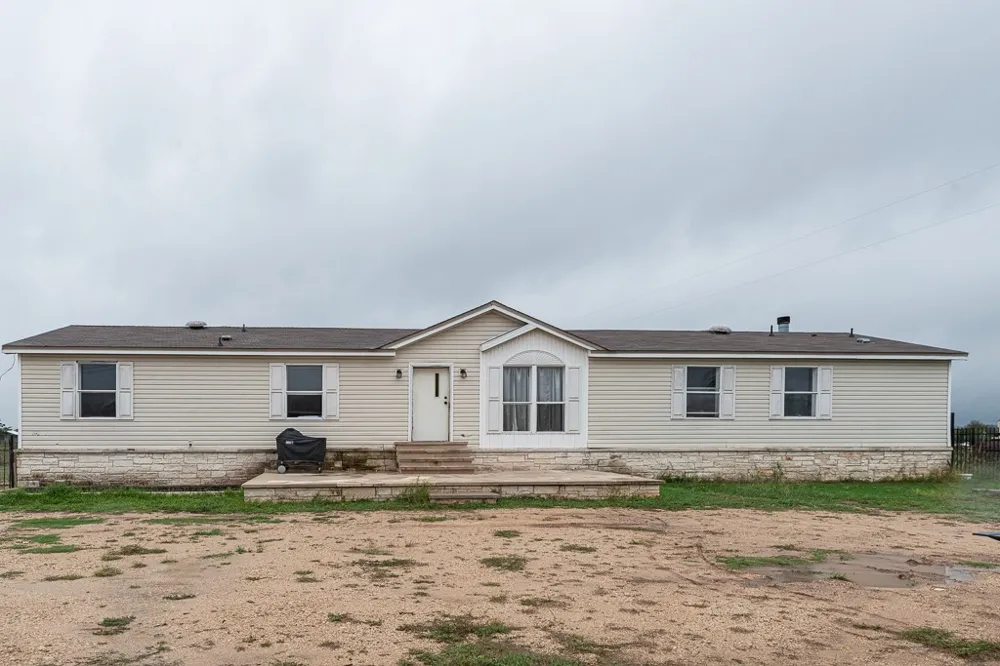 1185 Fm 812 Cedar Creek, TX 78612