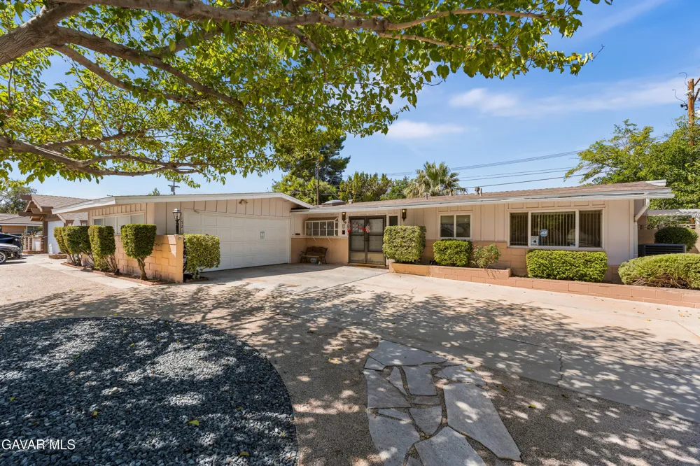 1152 E Avenue J1 Lancaster, CA 93535