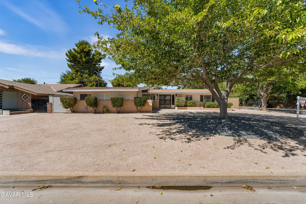 1152 E Avenue J1 Lancaster, CA 93535