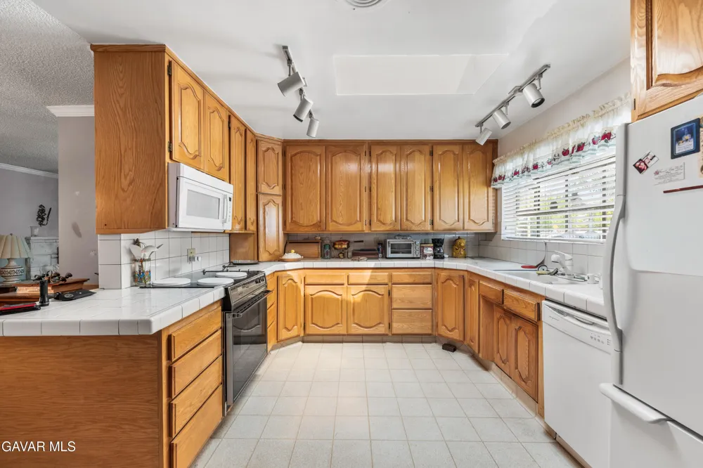 1152 E Avenue J1 Lancaster, CA 93535