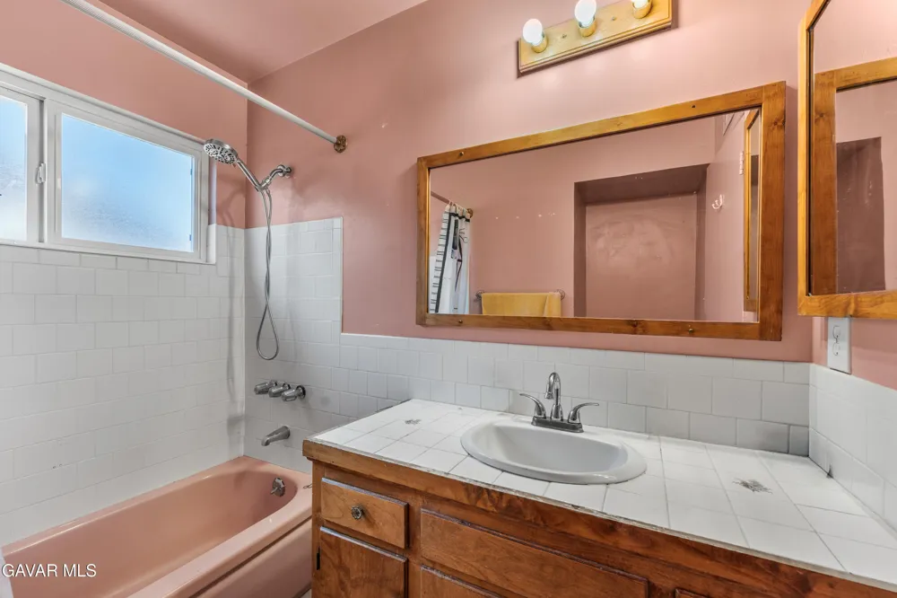 1152 E Avenue J1 Lancaster, CA 93535