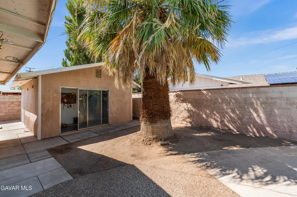 1152 E Avenue J1 Lancaster, CA 93535