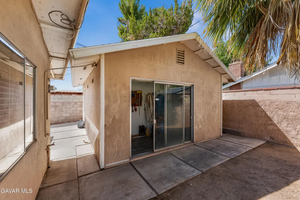 1152 E Avenue J1 Lancaster, CA 93535