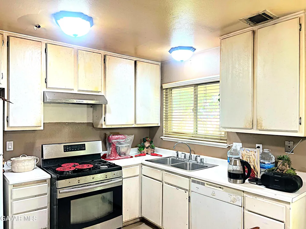 38510 E 159th Street Palmdale, CA 93591
