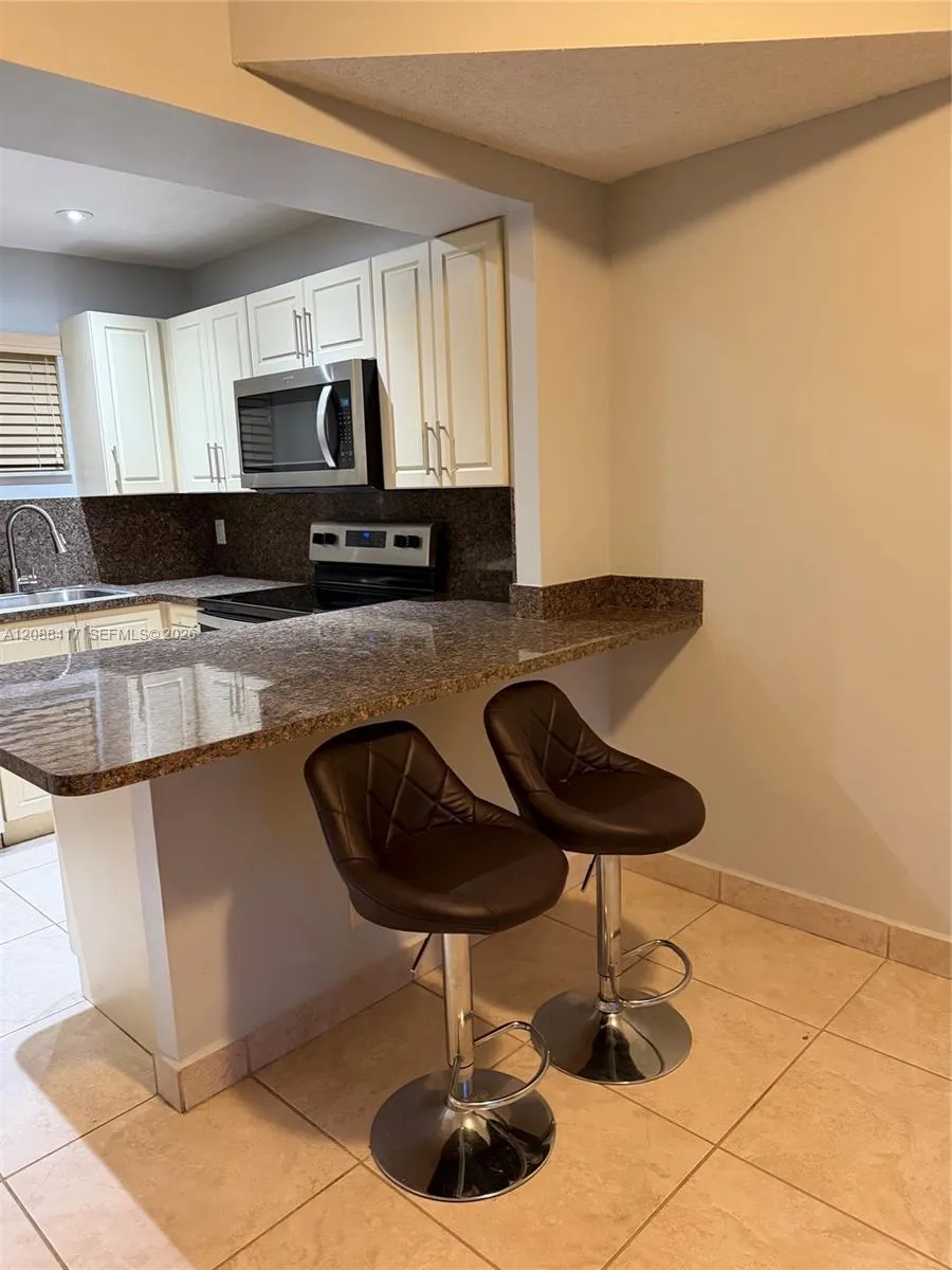 8290 Lake Dr #540 Doral, FL 33166