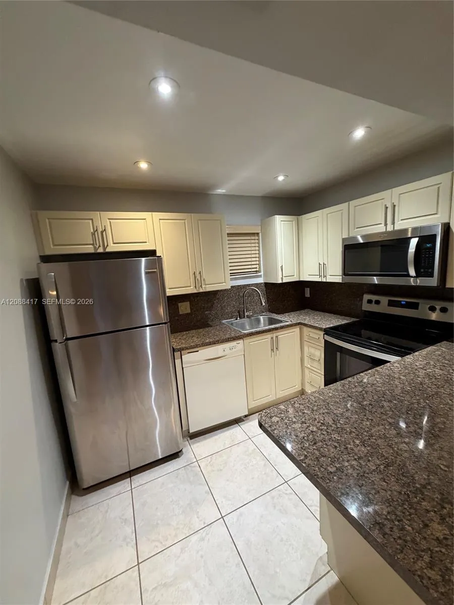 8290 Lake Dr #540 Doral, FL 33166