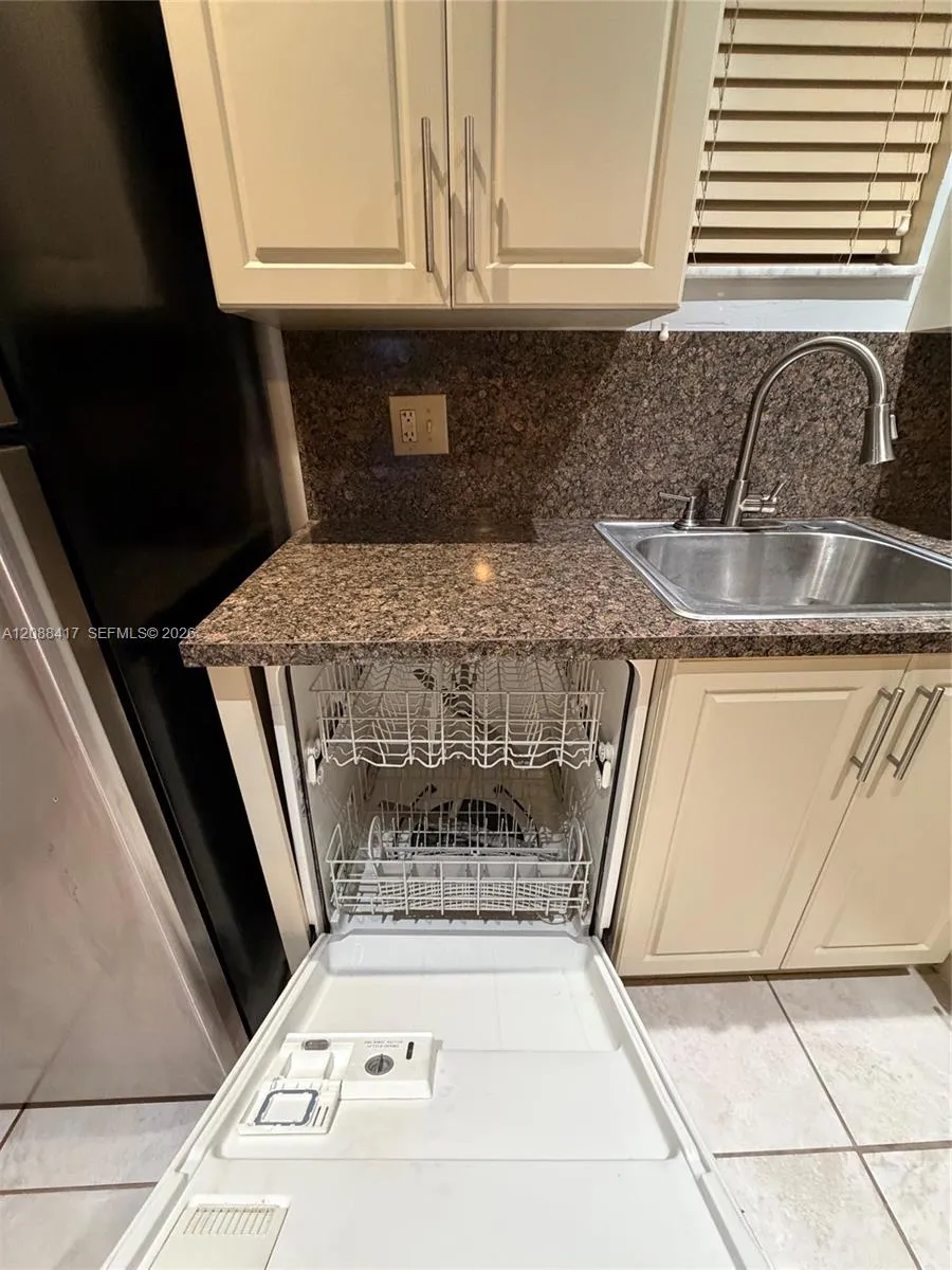 8290 Lake Dr #540 Doral, FL 33166