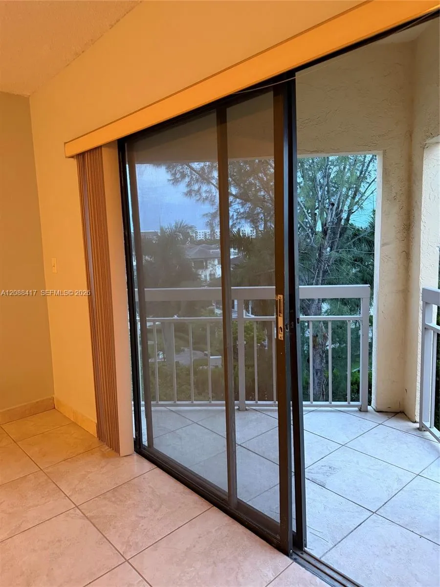 8290 Lake Dr #540 Doral, FL 33166