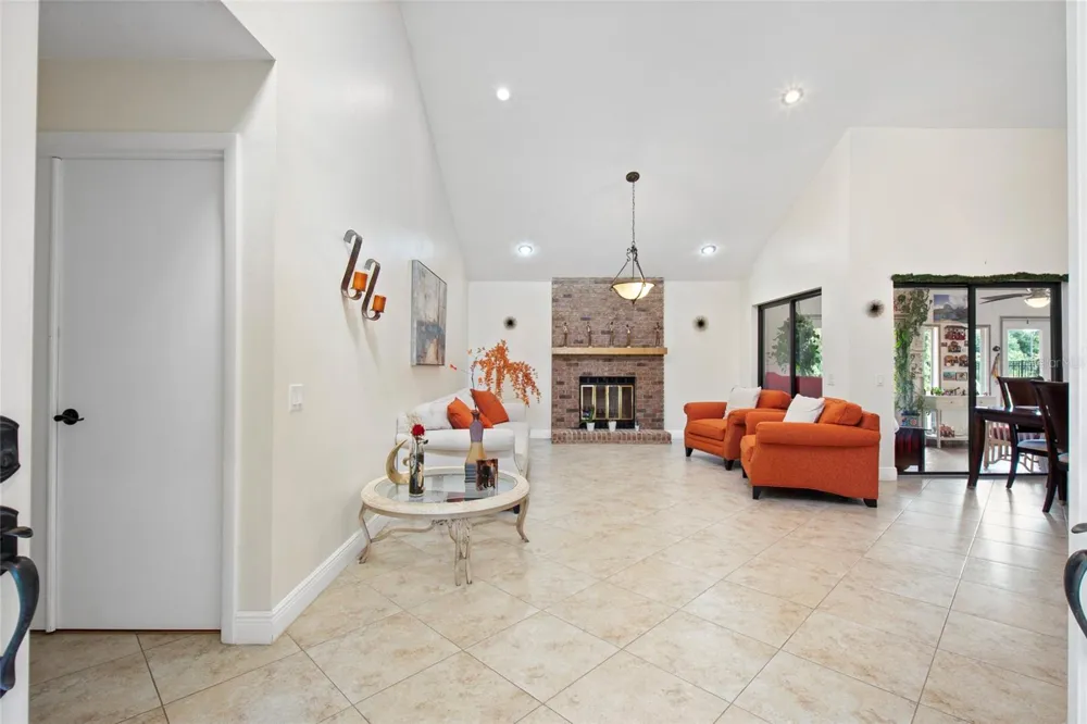 6729 EDGEWORTH DRIVE Orlando, FL 32819