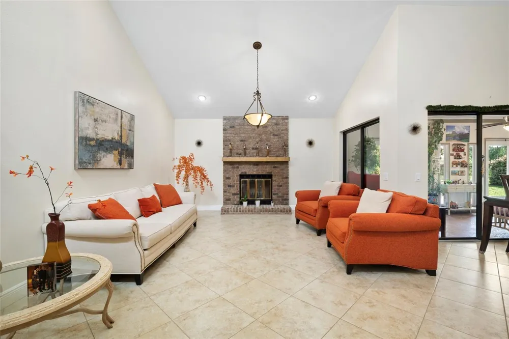 6729 EDGEWORTH DRIVE Orlando, FL 32819