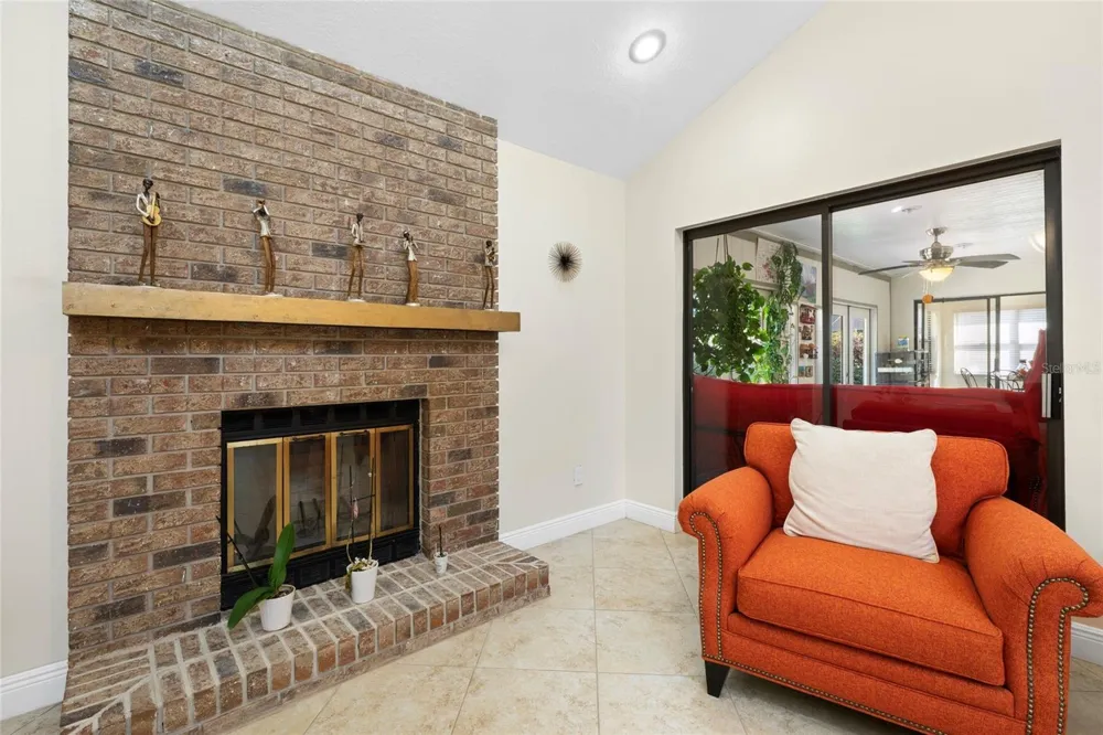 6729 EDGEWORTH DRIVE Orlando, FL 32819