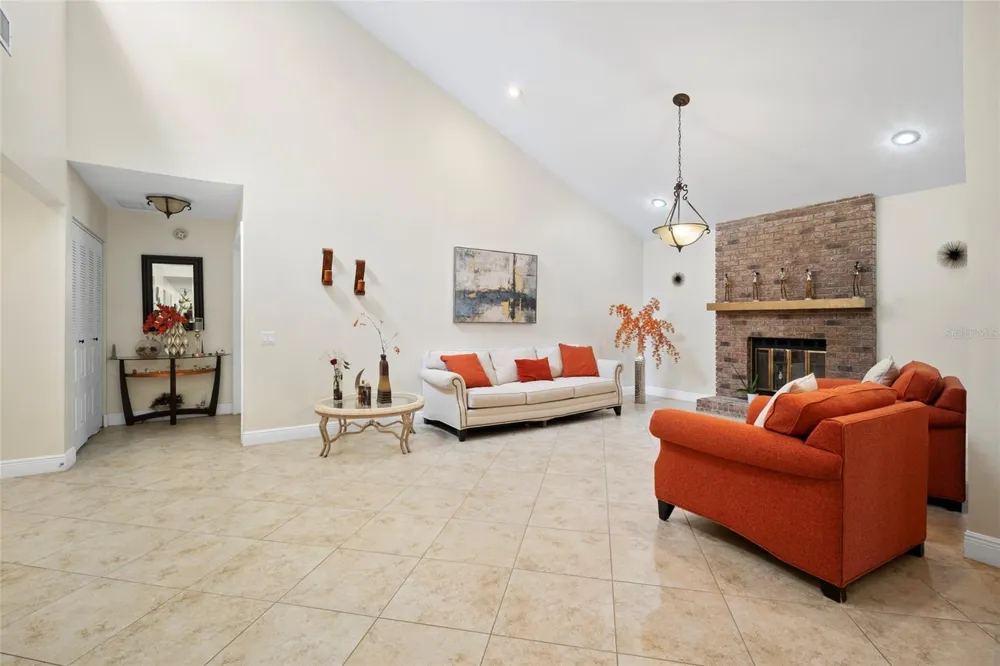 6729 EDGEWORTH DRIVE Orlando, FL 32819