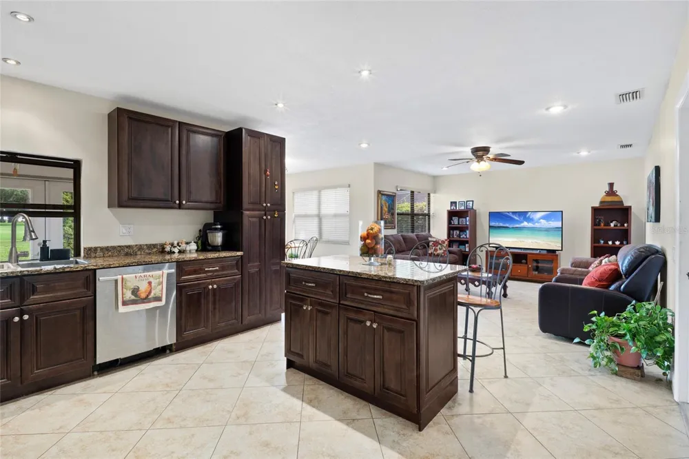 6729 EDGEWORTH DRIVE Orlando, FL 32819