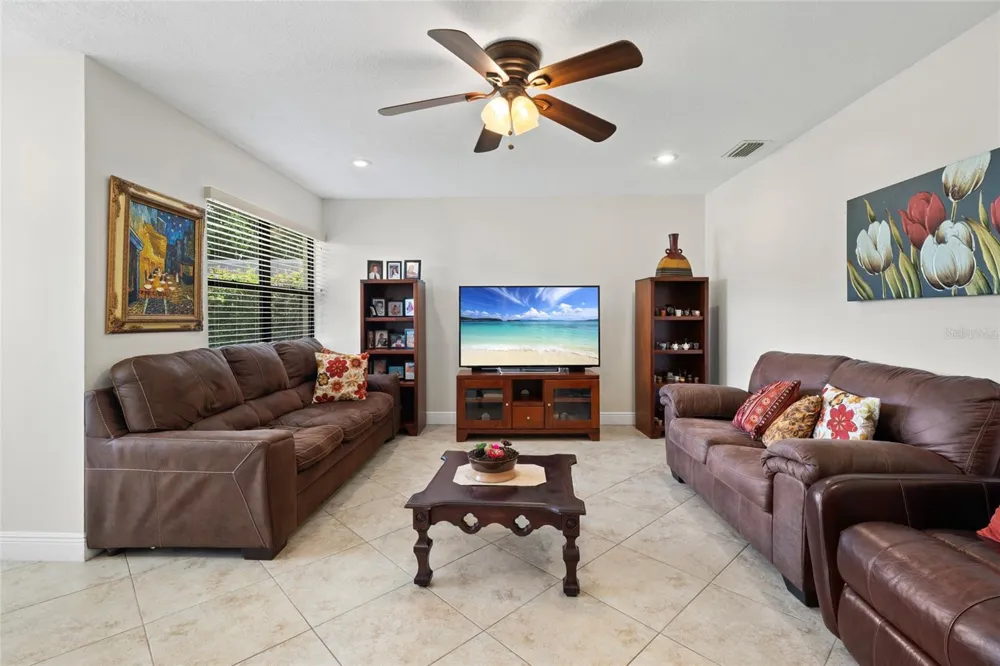 6729 EDGEWORTH DRIVE Orlando, FL 32819