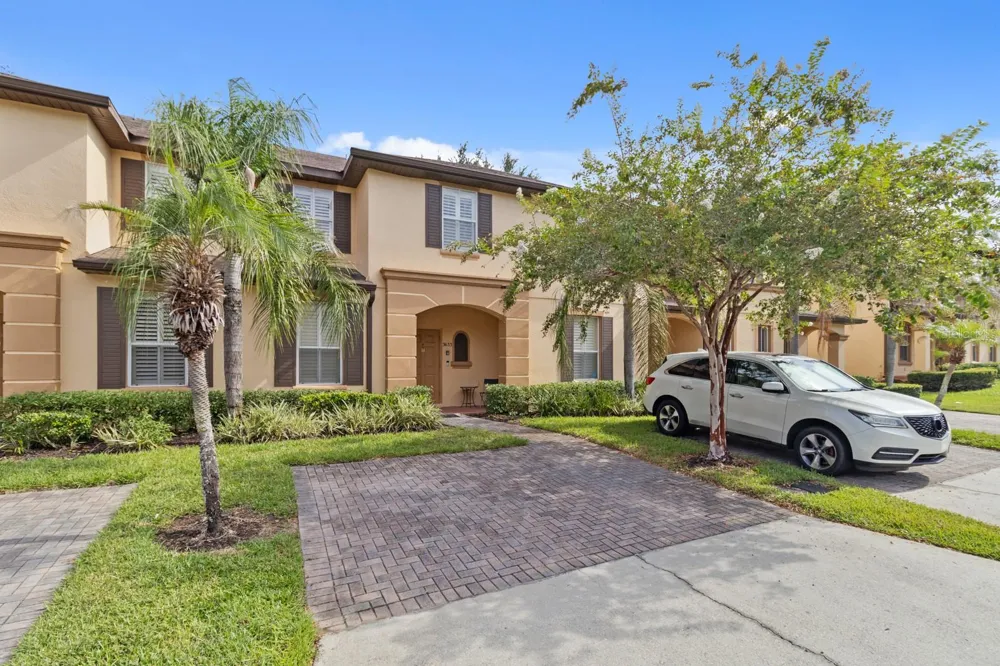 3633 CALABRIA AVENUE Davenport, FL 33897