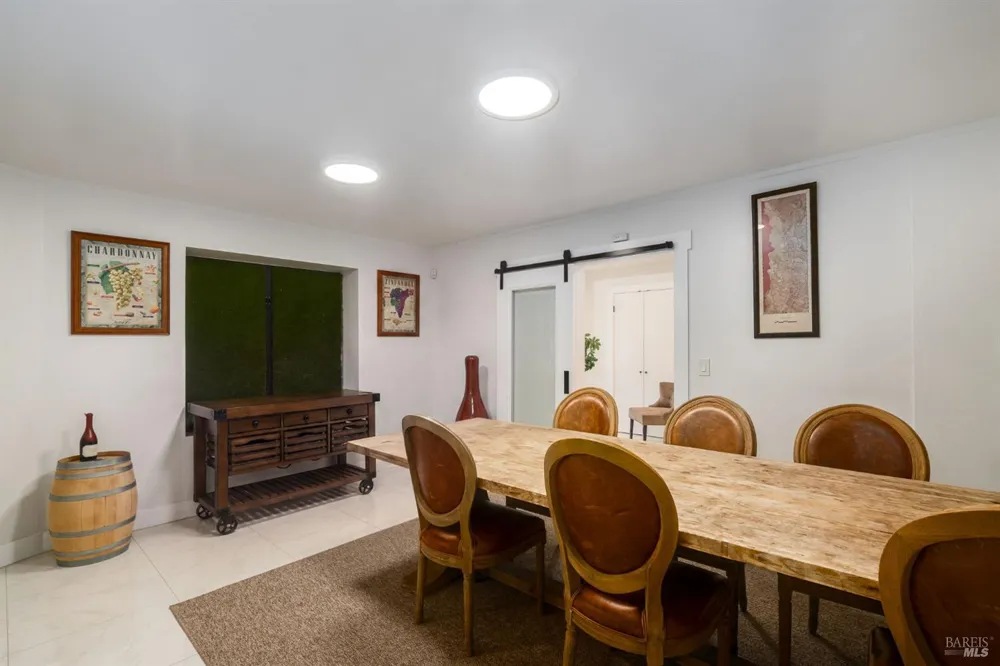 899 Dowdell Lane St. Helena, CA 94574
