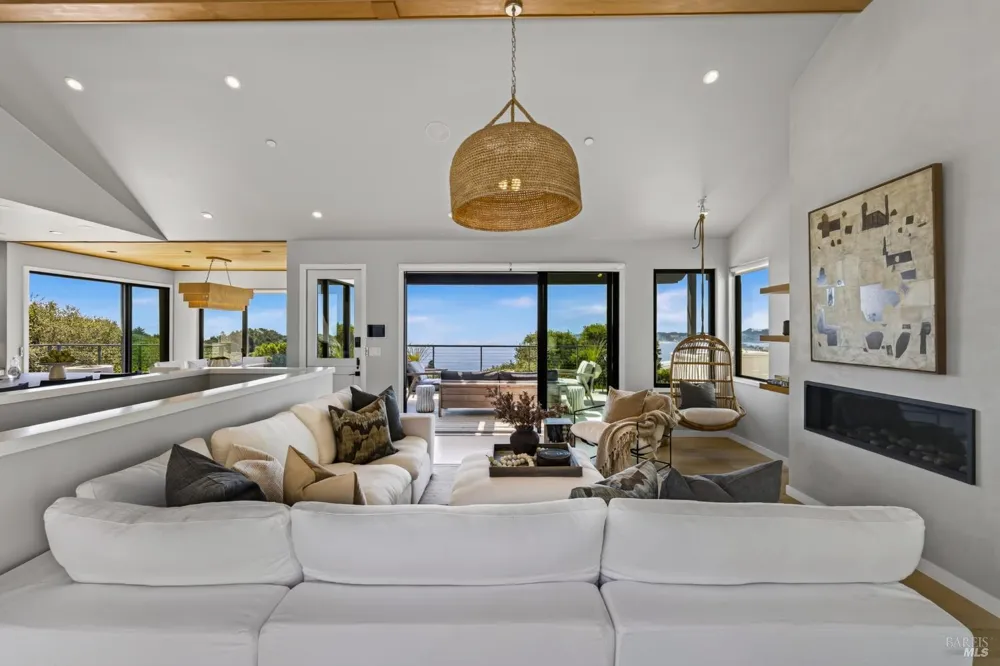 6976 Panoramic Highway Stinson Beach, CA 94970