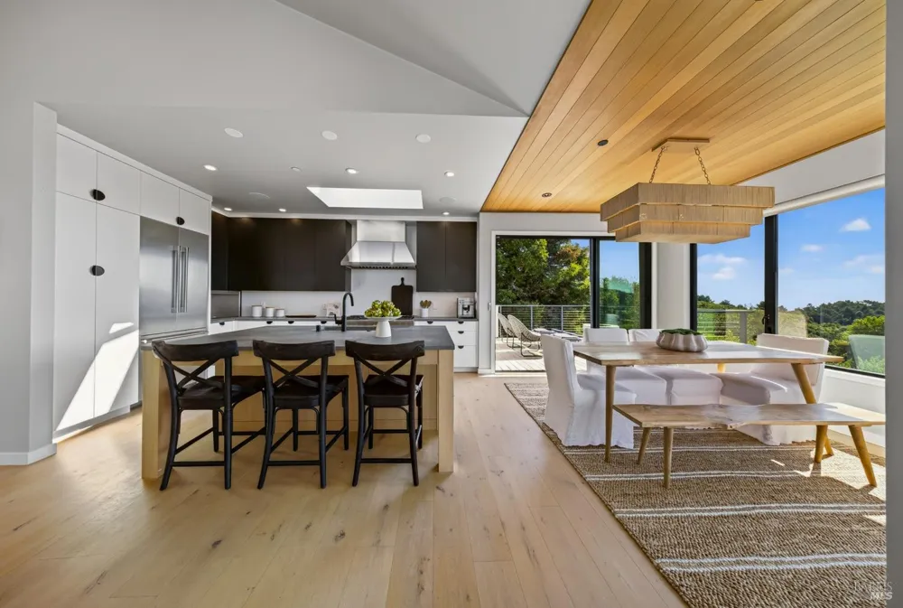 6976 Panoramic Highway Stinson Beach, CA 94970