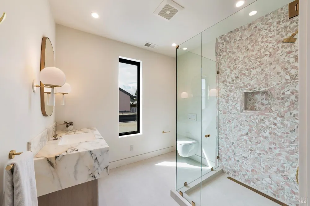 983 Grove Street Healdsburg, CA 95448