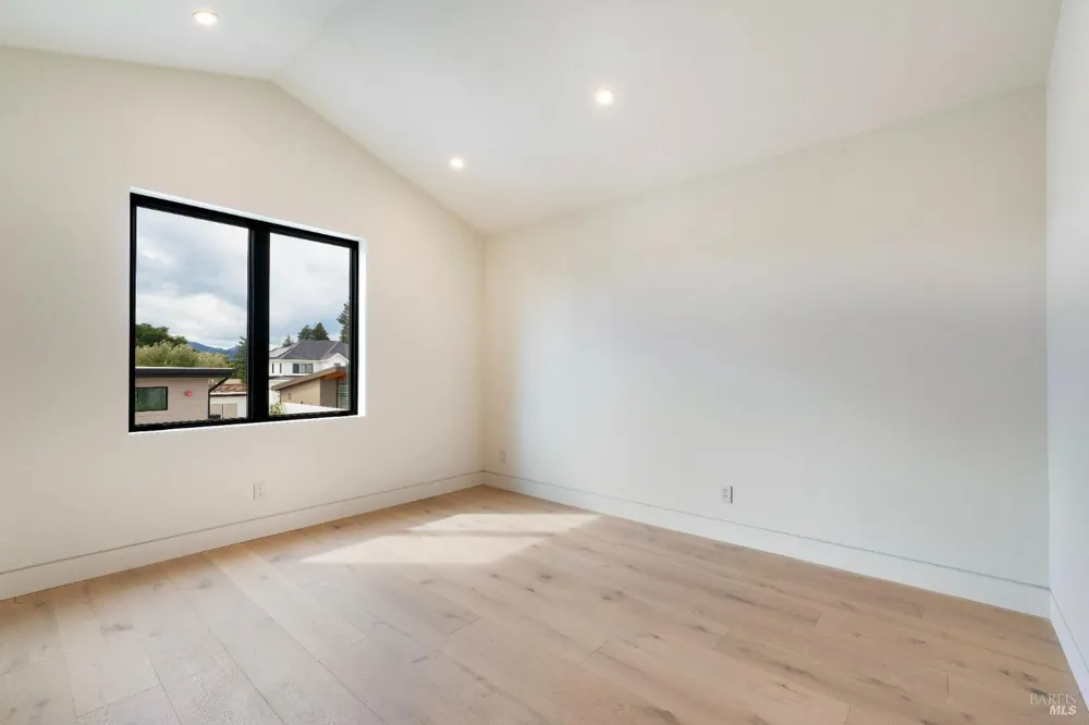 983 Grove Street Healdsburg, CA 95448