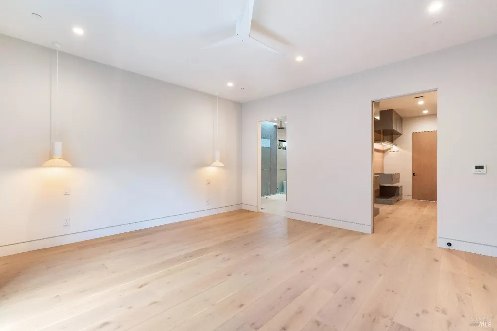 983 Grove Street Healdsburg, CA 95448