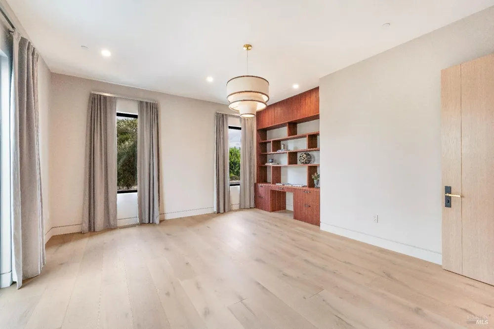 983 Grove Street Healdsburg, CA 95448