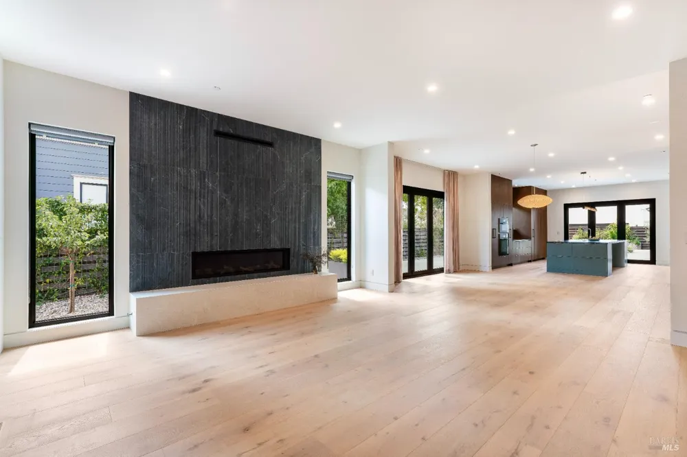 983 Grove Street Healdsburg, CA 95448