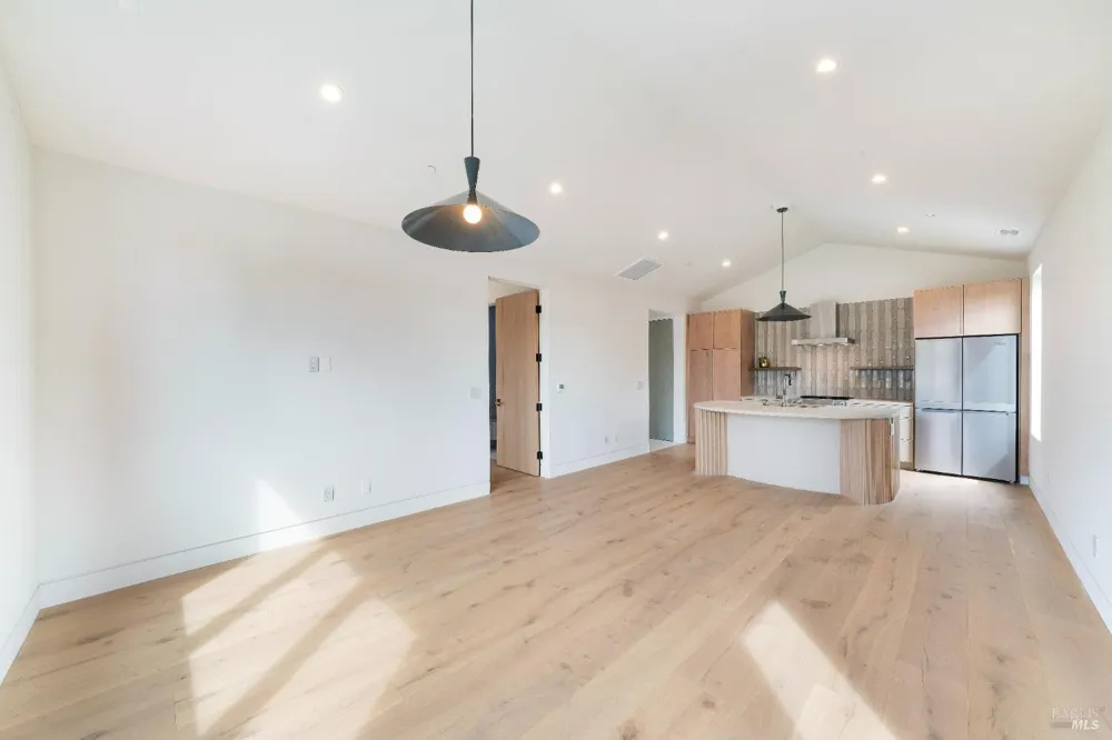 983 Grove Street Healdsburg, CA 95448