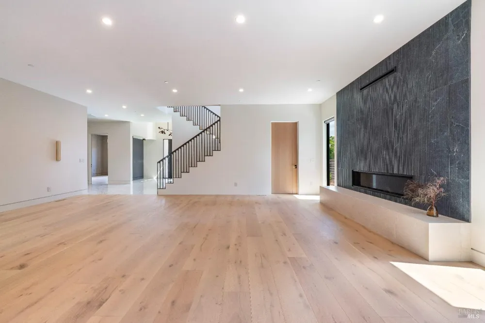 983 Grove Street Healdsburg, CA 95448